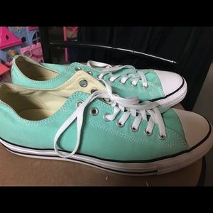Men’s 9.5 women’s 11.5 Converse  Sneakers